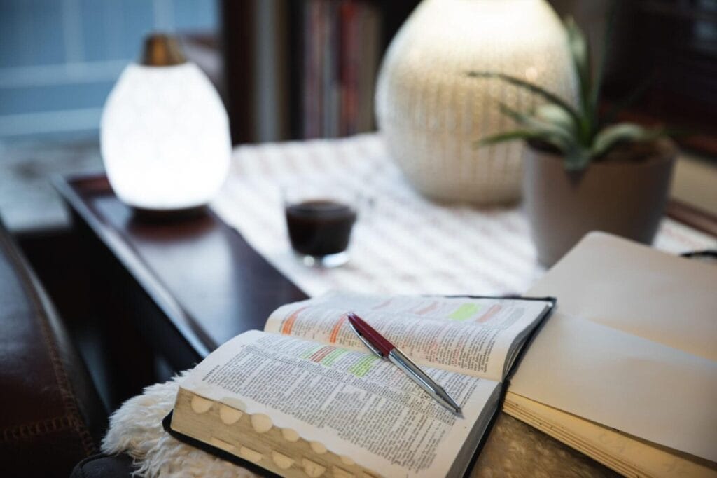 10 Ways to Build a Bible Study Habit Christian devotional graphic with open Bible and journal