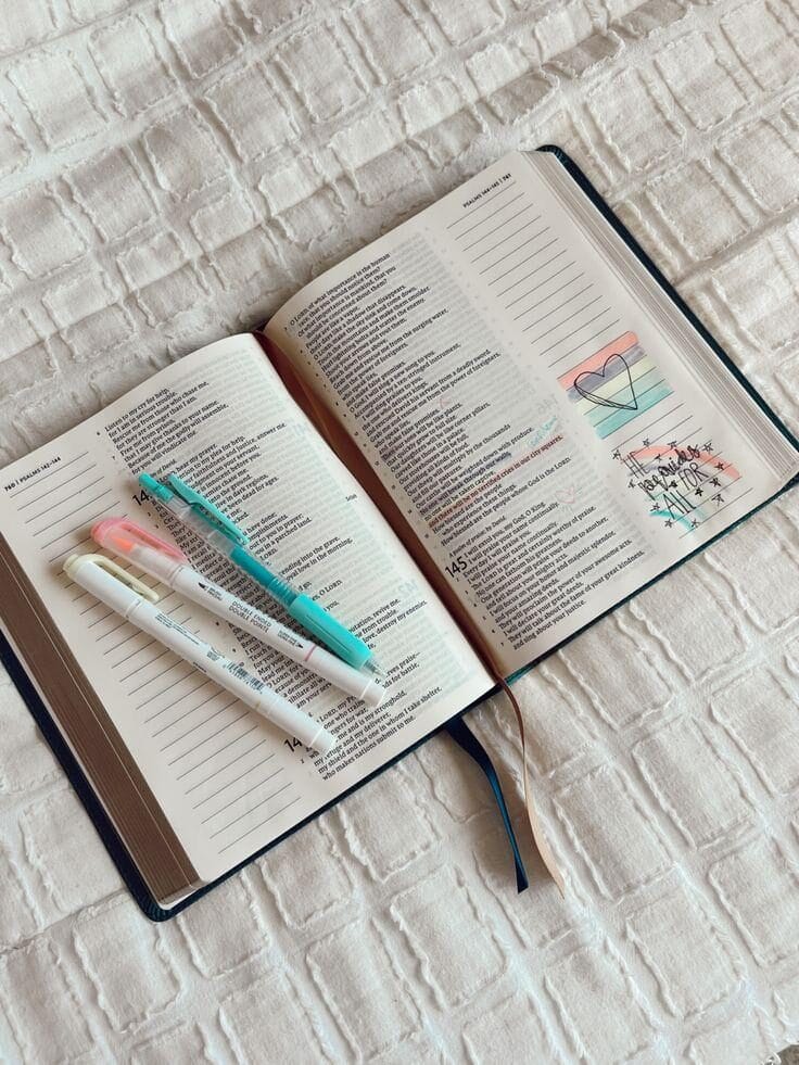 10 Ways to Build a Bible Study Habit Christian devotional graphic with open Bible and journal